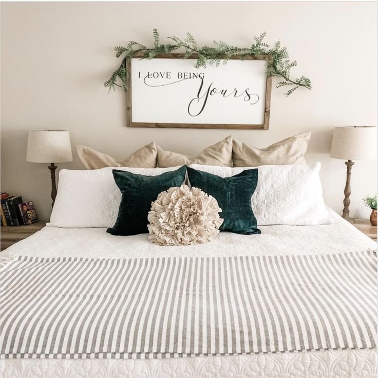How to Arrange Pillows on Bed Without Headboard? The Right Way