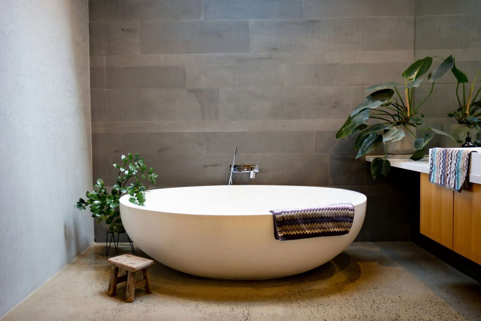 15 Bathroom Wall Decor Ideas for a Stylish Upgrade