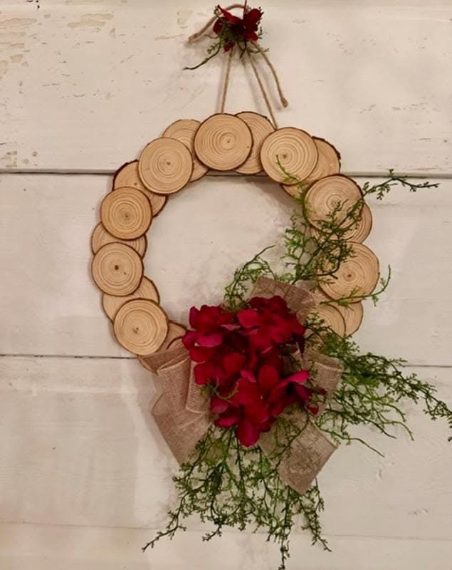 Wood slice wreath with a red hydrangea and burlap bow
